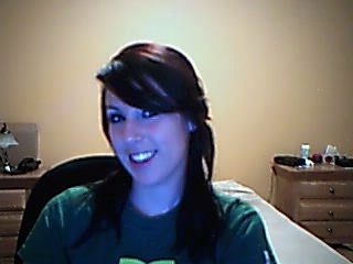 ENcore la belle caroo aux dent blanche